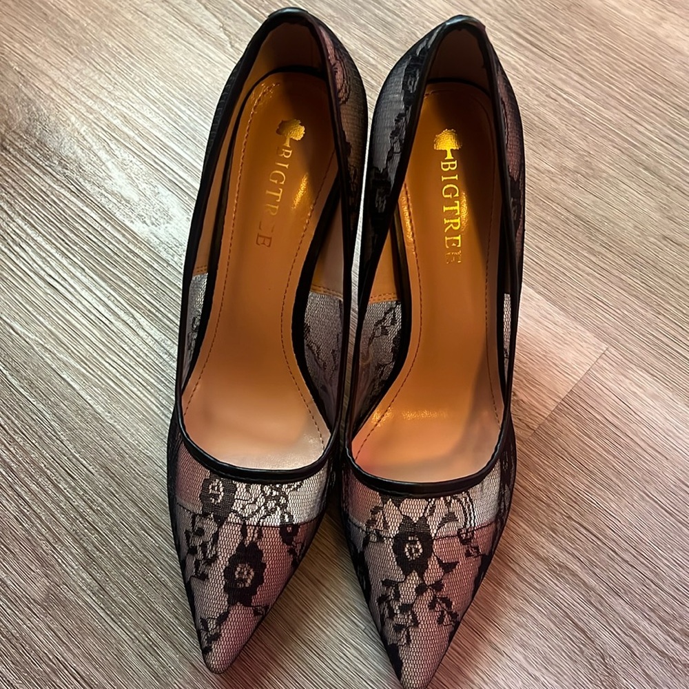 Lace pumps